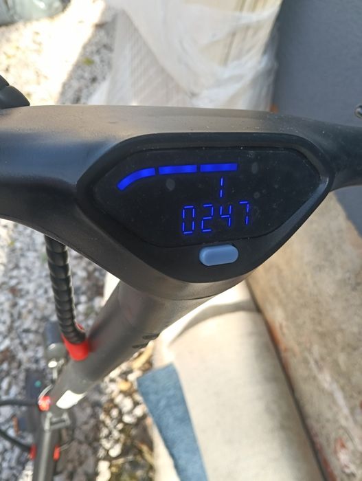 Vând trotineta electrica