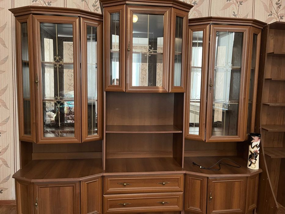 Мебель для гостиной, Горка/стенка