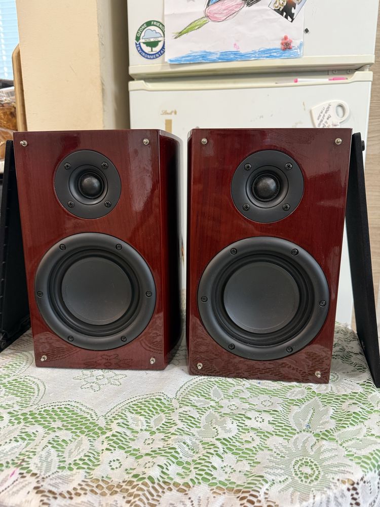 Тонколони Akai AMD75