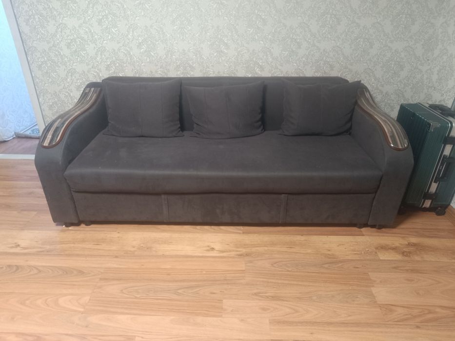 Диван и.         .