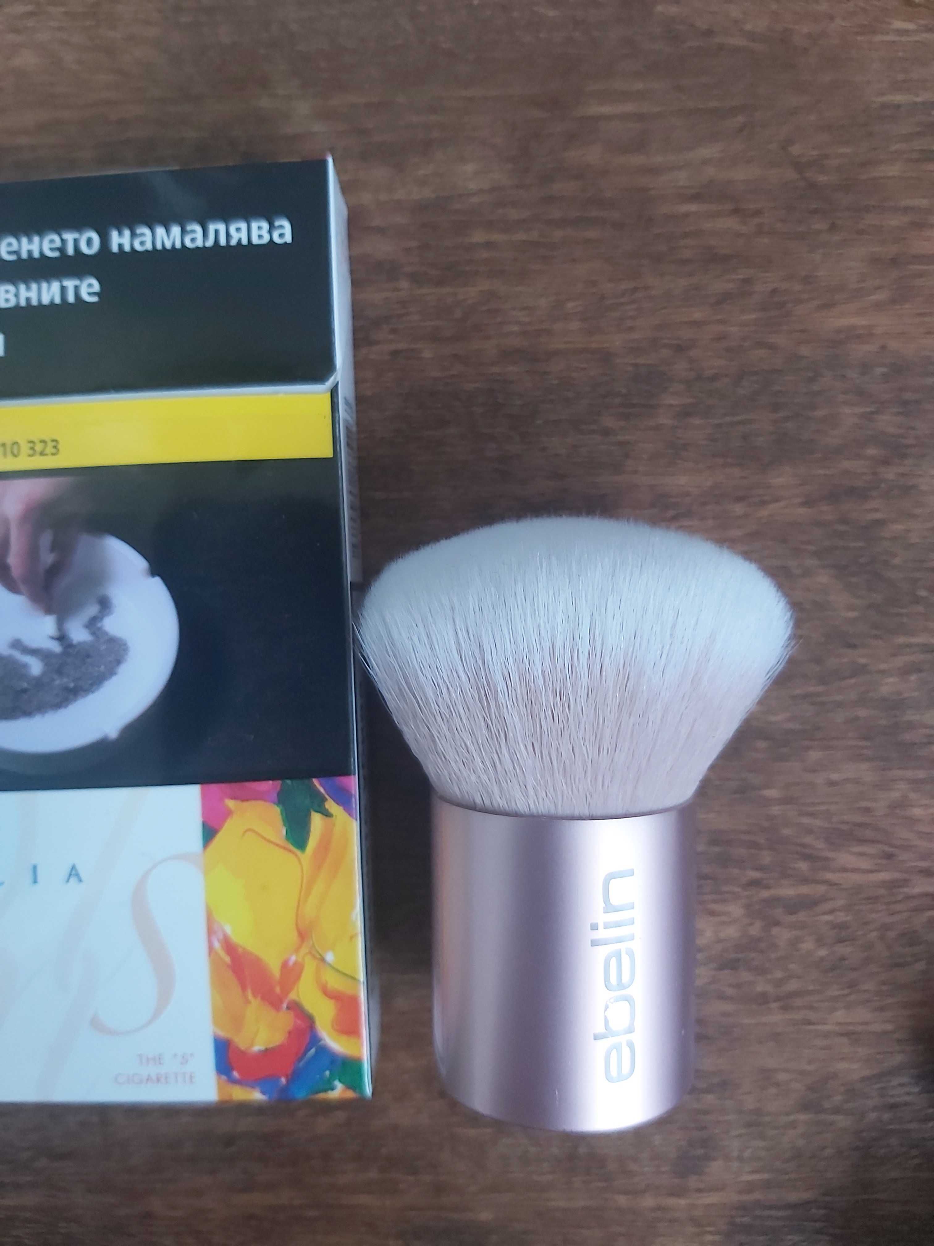 Четки за грим и поставки за бюти блендери