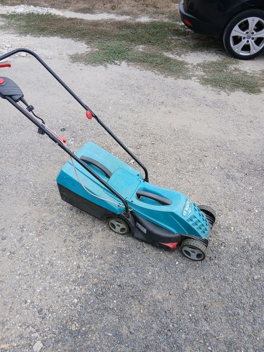 Masina de tuns gazon BOSCH