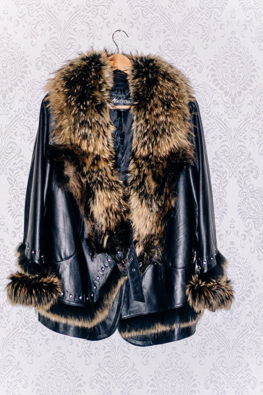 Продам кожаную куртку женскую 48-50 р