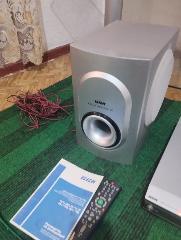 DVD, kalonkalar va mikrafoni bilan