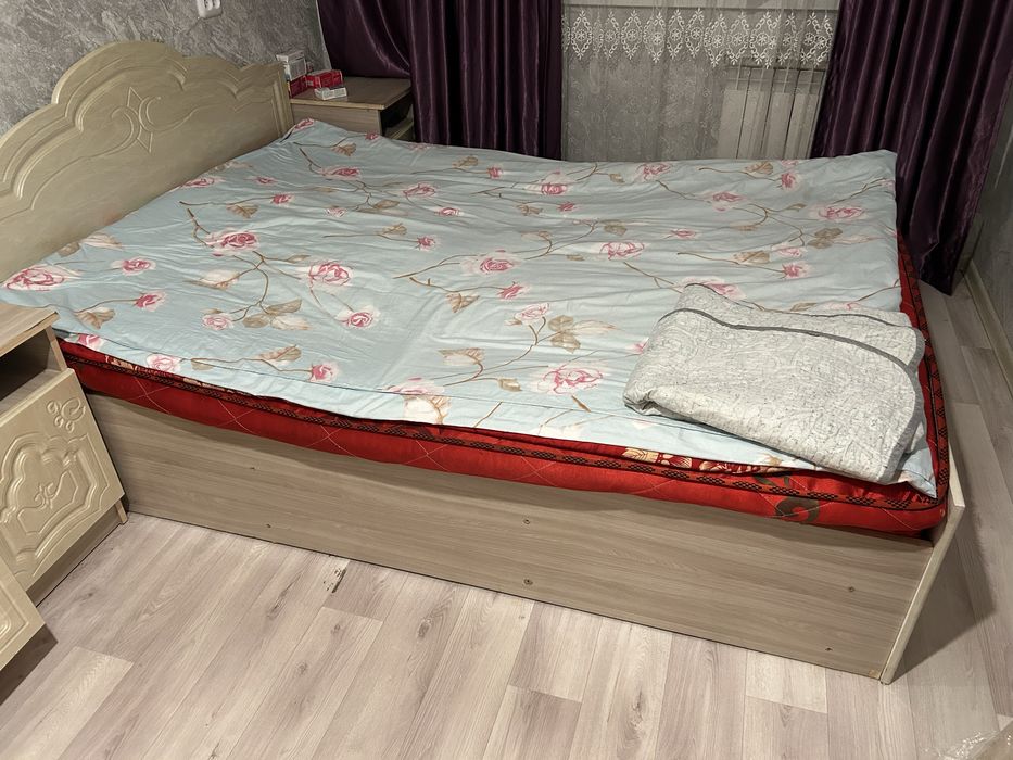 Продаю двухспальная кровать без матраса