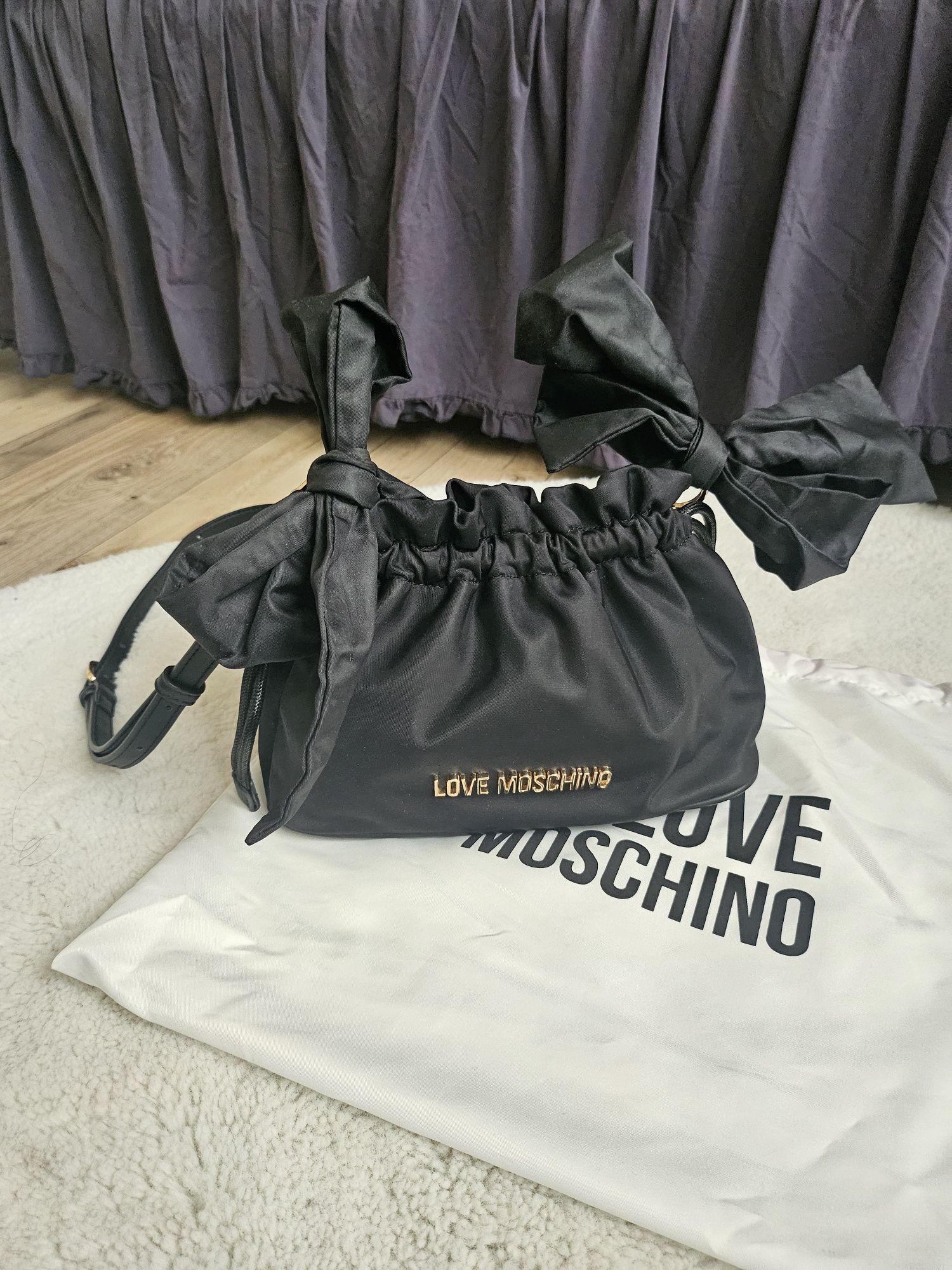 Текстилна чантичка Love Moschino