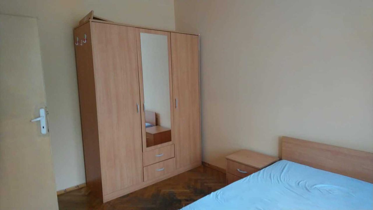 Дава се под наем Тристаен апартамент в Пловдив, Център - 90 кв.м за 326.4 € - Снимка #4