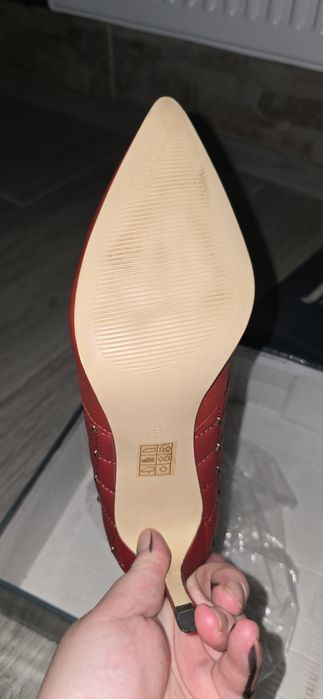 Pantofi Guess mărimea 39
