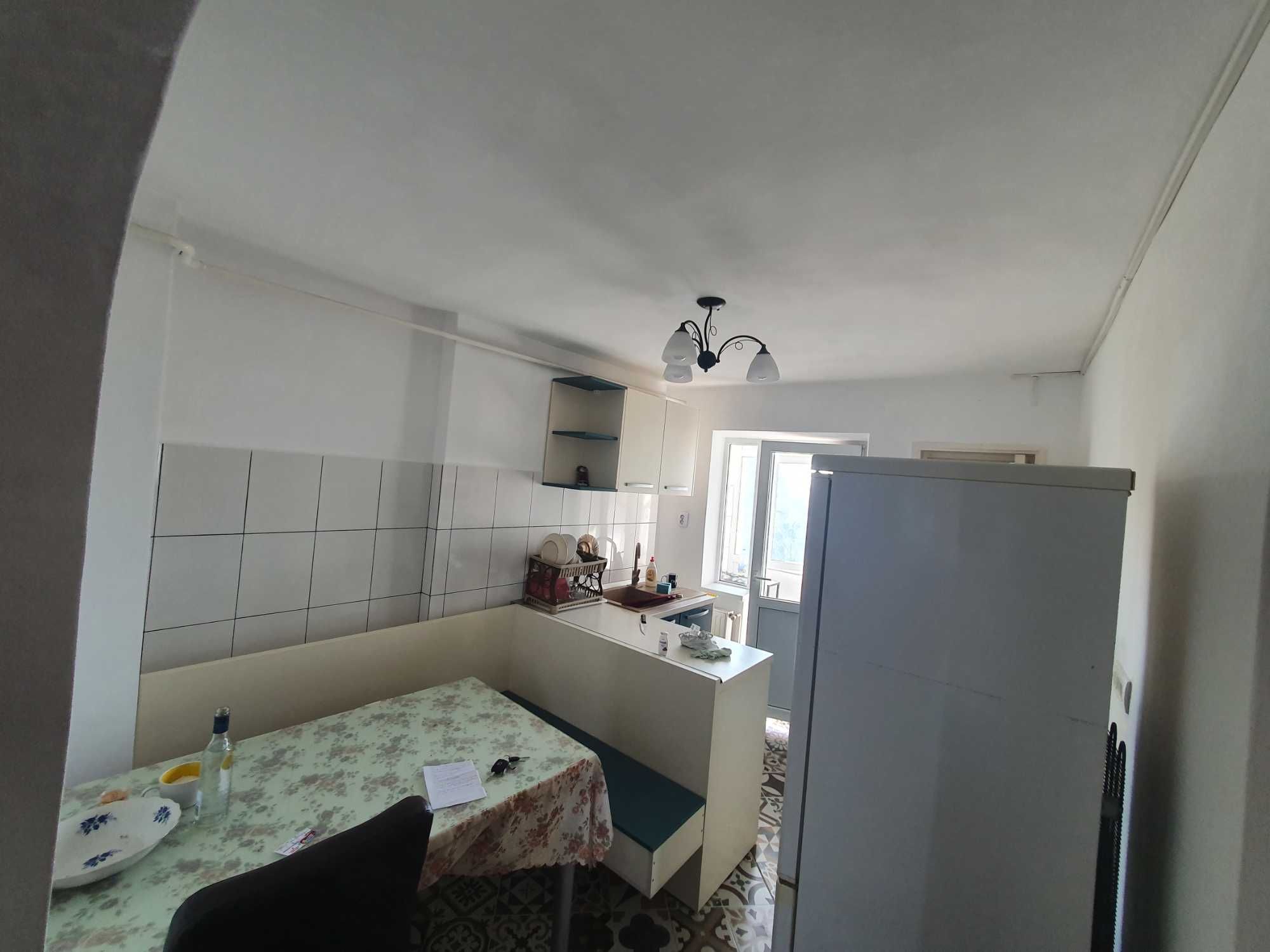 Apartament cu 3 camere decomandate - Craiovita Fortuna