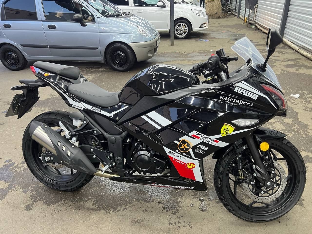 Mot 2024 kawasaki 250 kub arzonga bervoriladi aybi yoq jovob
