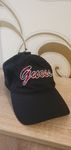Шапка с козирка Guess