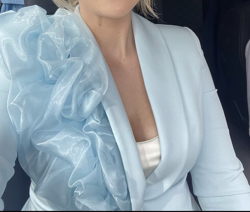 Costum elegant de ocazie