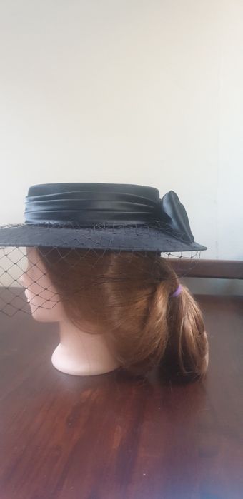 Palarie elegantă pentru nunți