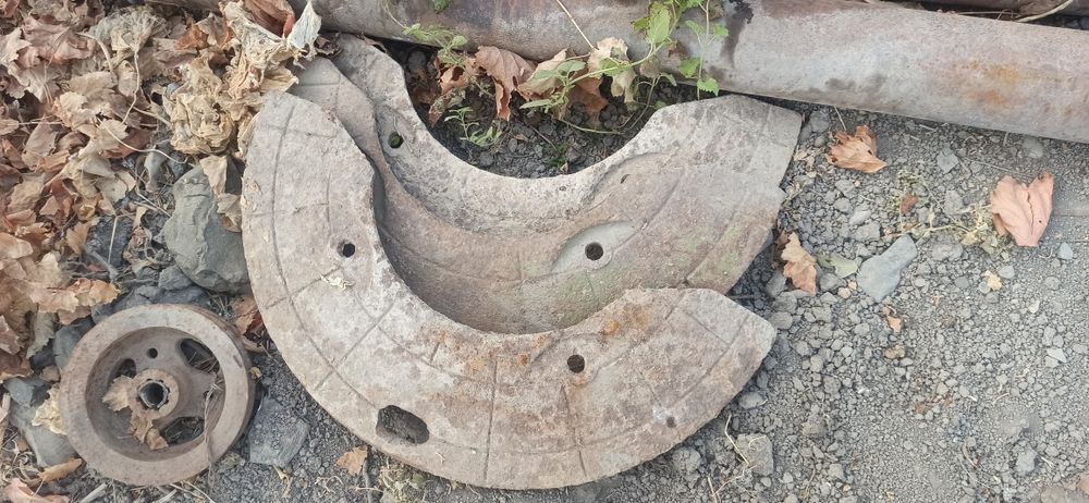 Противовесы от советских тракторов.