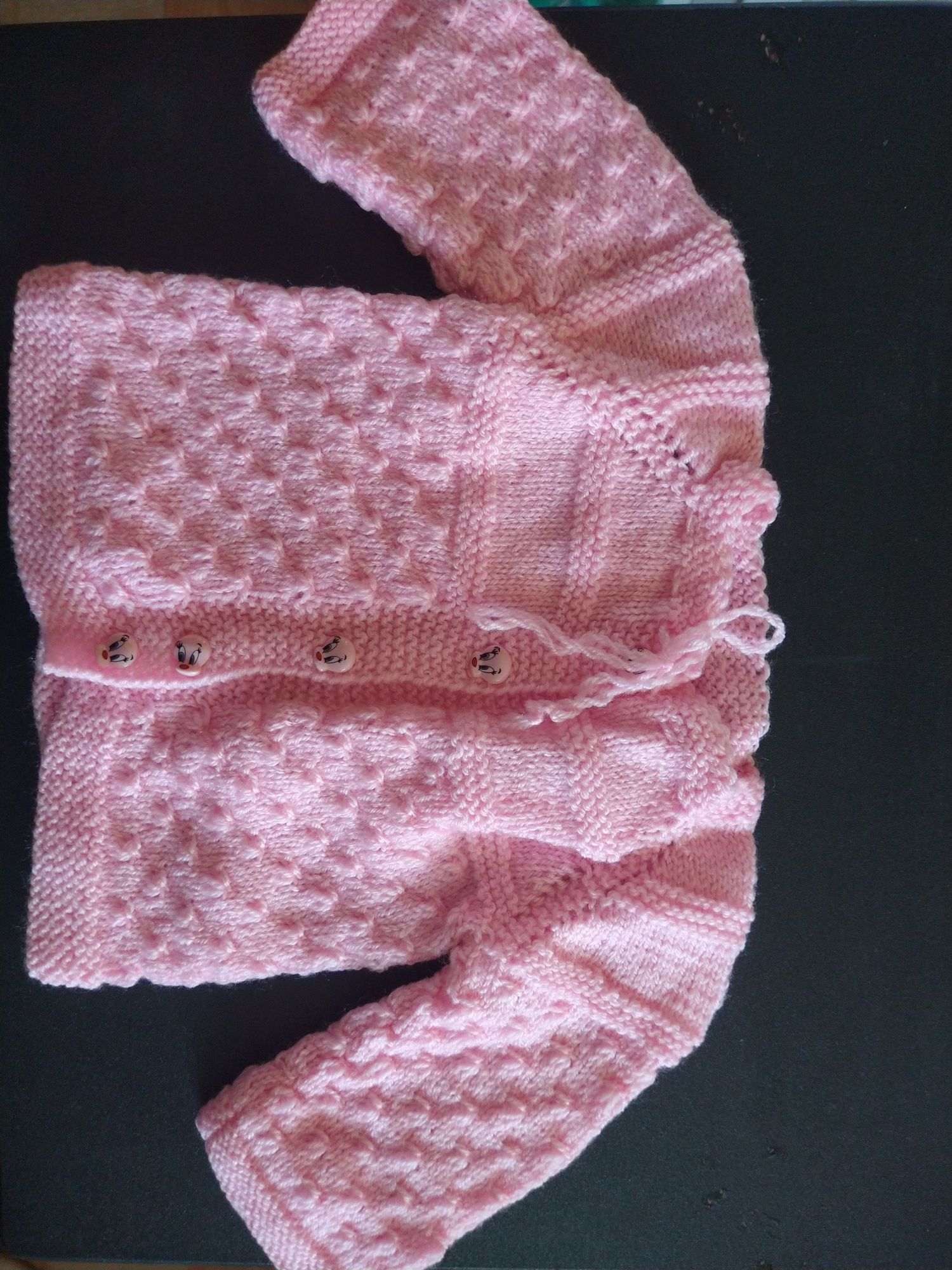 Ръчно плетени бебешки жилетки