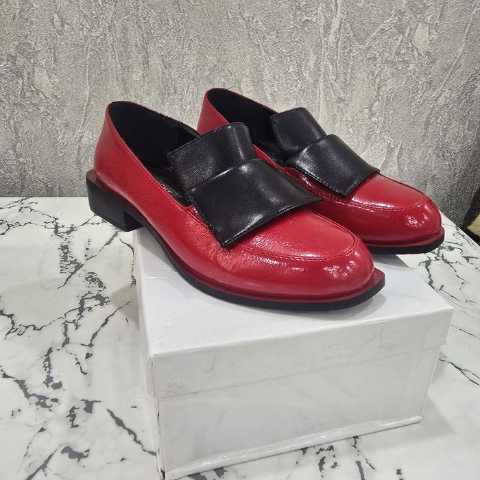 Одежда и обувь на все времена года .