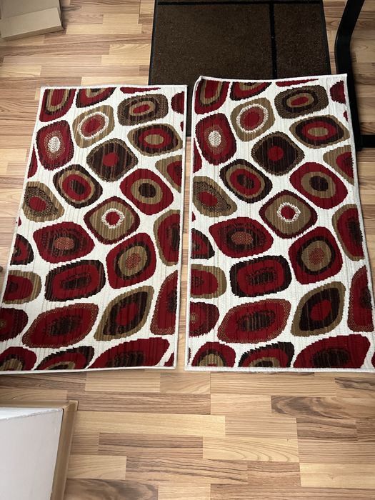 Covorase, 2 buc., 123 x 66 cm, grena cu negru si alb, f putin folosite