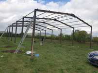 Confecționez hale structuri metalice schimb cu căpriori sau scândură