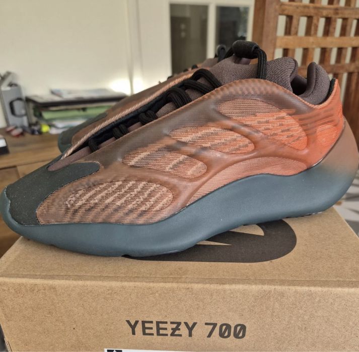 Adidas Yeezy 700 v3 Cooper Fade, Marime 42, Sneakers trainer