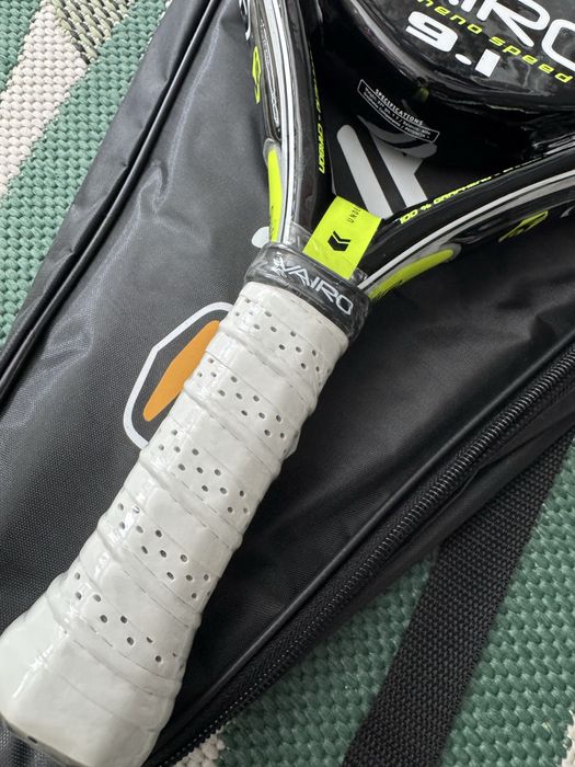 Падел ракета с подарък 3бр.бели топки