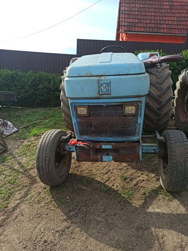 Vând tractor leyland