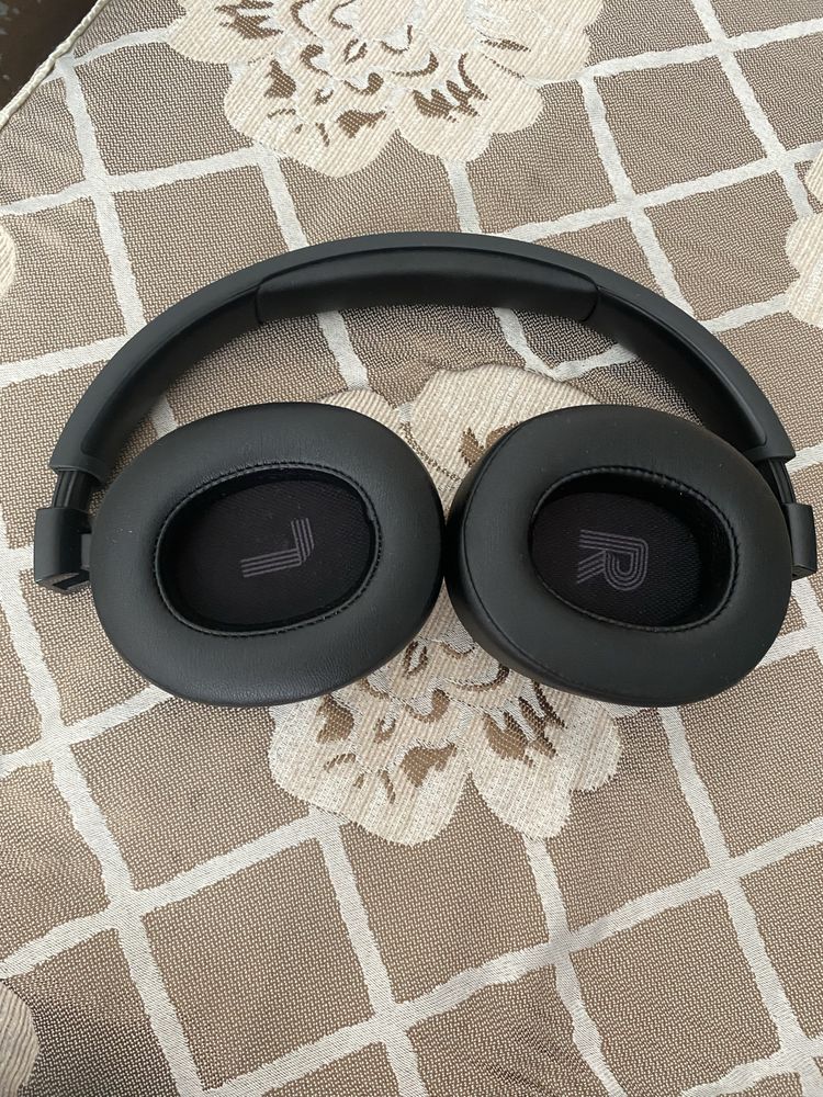 JBL TUNE 770nc.