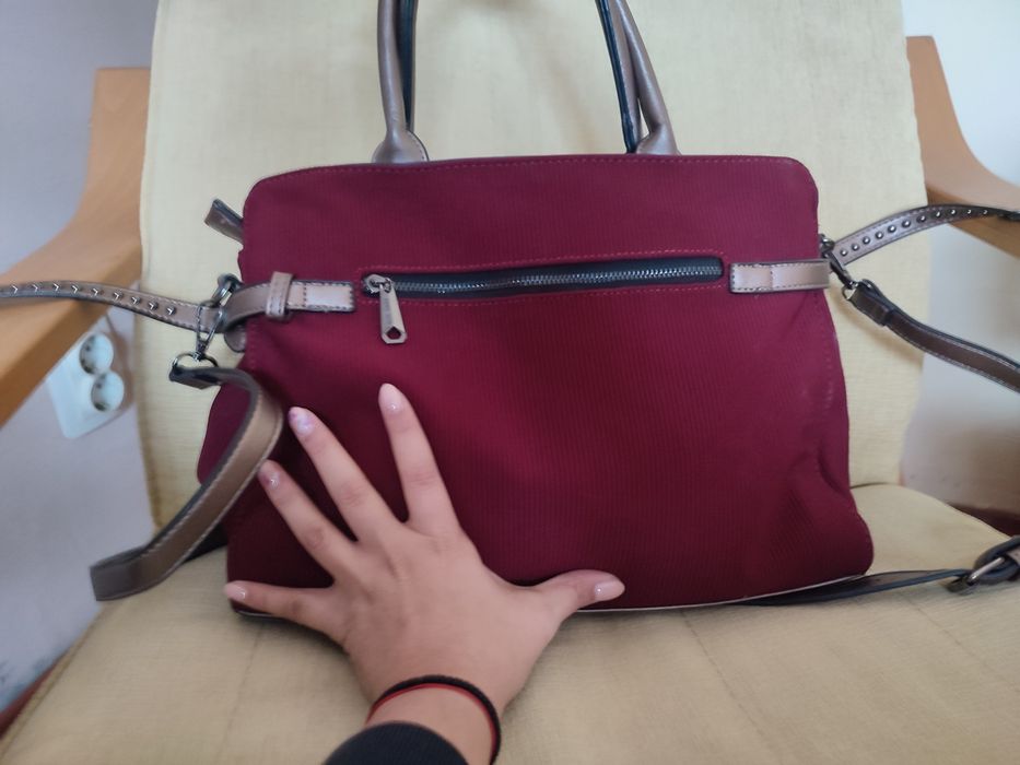 Чанта в червено с къса и дълга дръжка