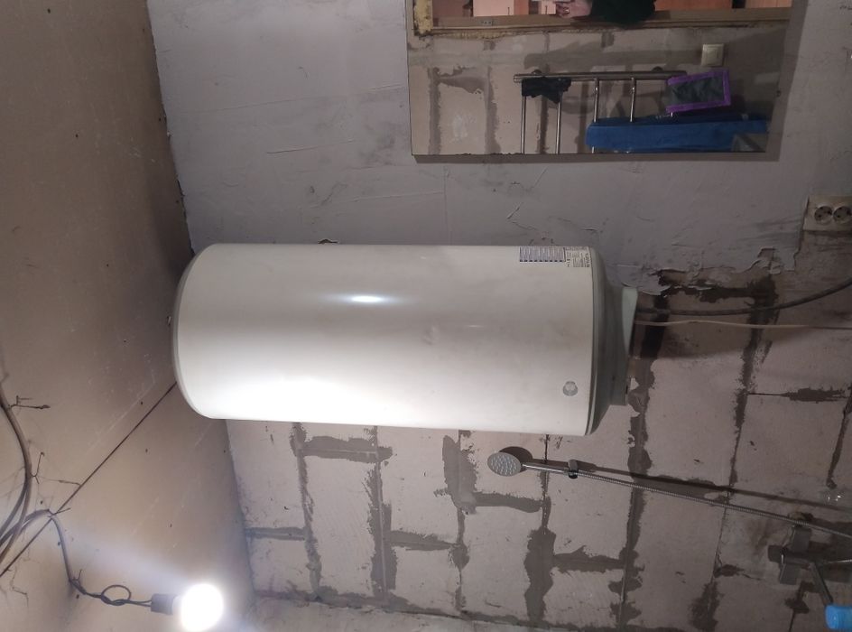 Бойлер 100 литров продам