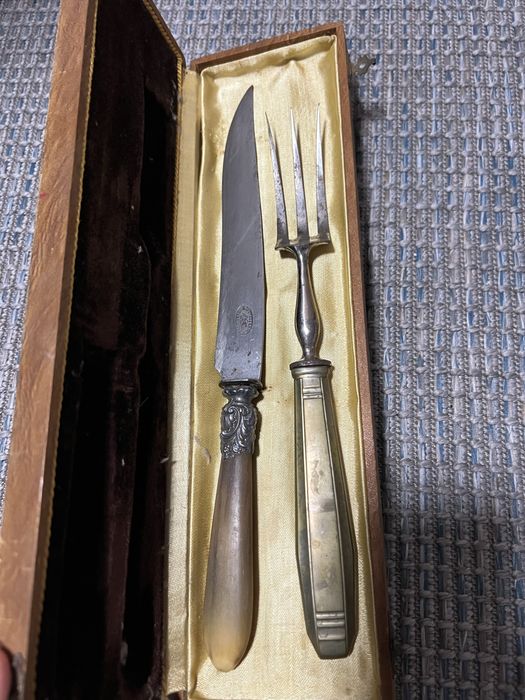 Vând tacâmuri vintage.