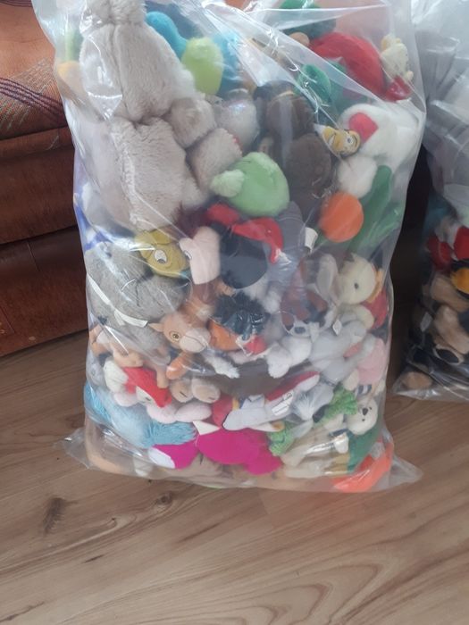 Vand 2 saci de plusuri