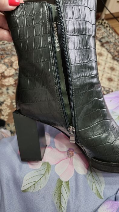 продаю,  полусапожки, зеленого цвета, хорошего качества, 39 размер