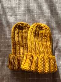 Вязаная базовая шапочка желтого и горчичного цвета