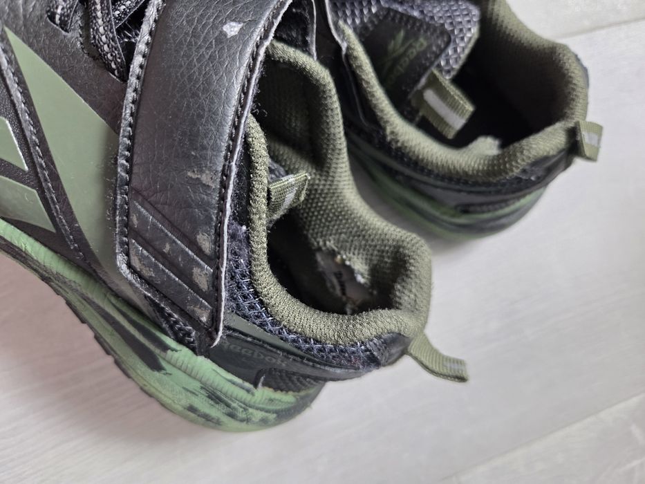 Pret mic! Adidași Reebok băieți, mărimea 34 (22 cm), de plimbare