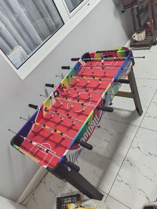 Vând masa de fotbal