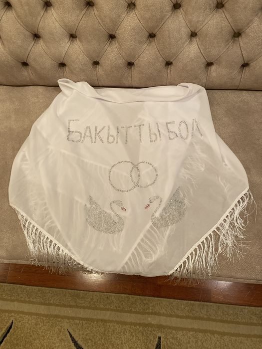 Продам новый женский шарфик со стразами