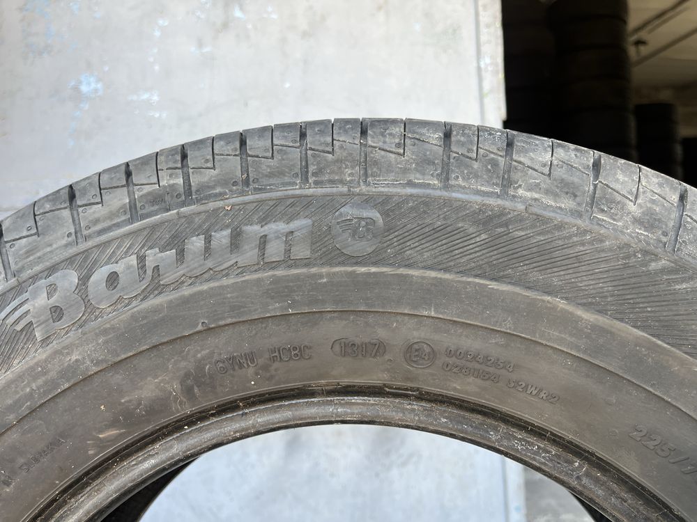 2 бр. гуми за бус 225/70/15C Barum 8+ DOT 1317