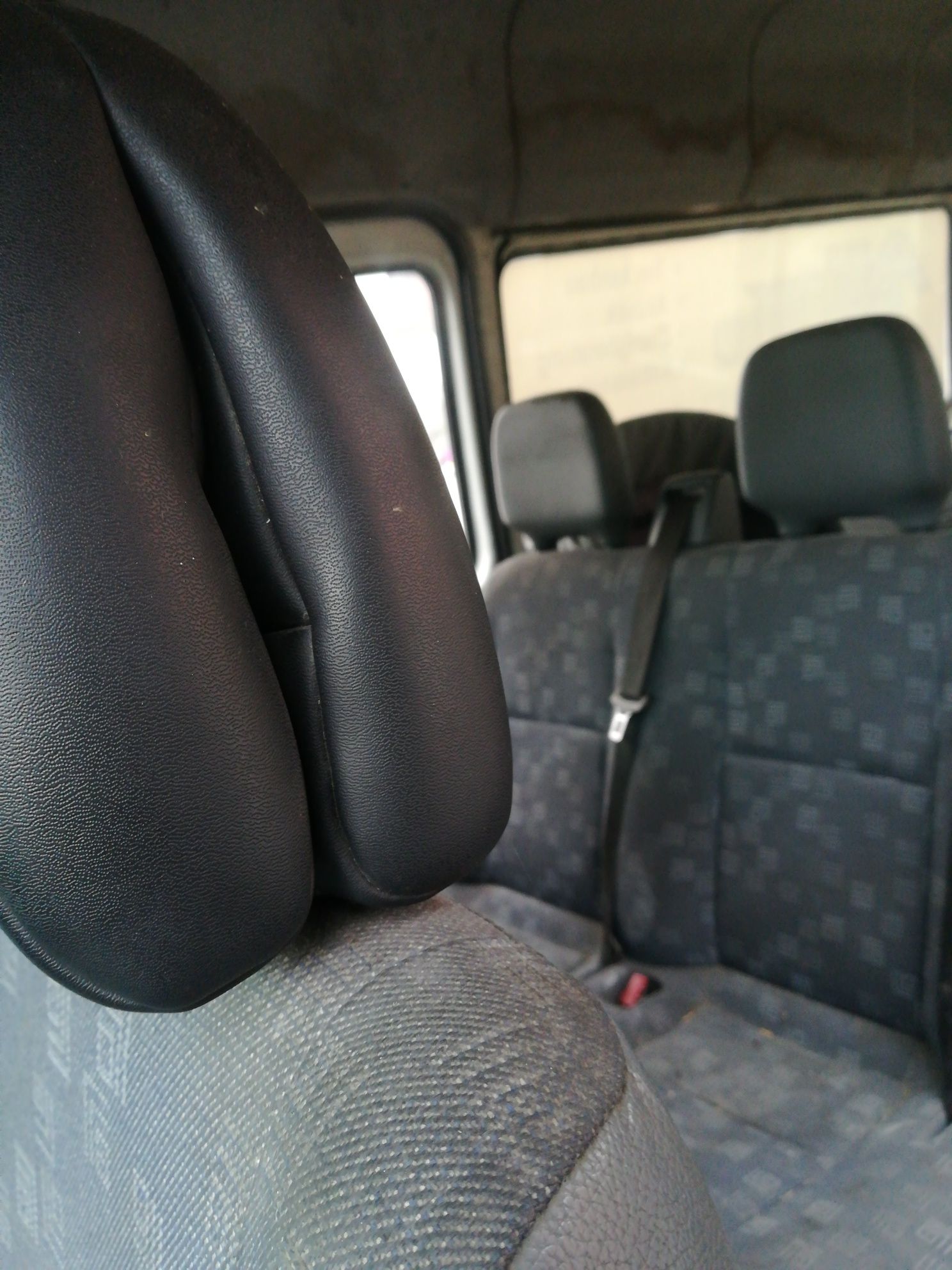 Vând Mercedes sprinter cu 9 locuri în stare de funcționare