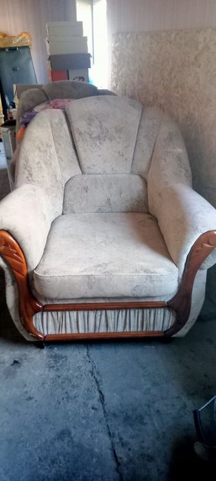 Продам два кресла б/у