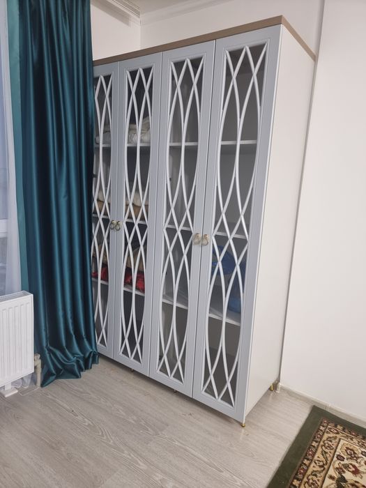 Продам новый шкаф витрину