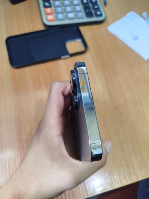 13pro max sotiladi holati ideal, aybi yoʻq usta koʻrmagan, karobka bor