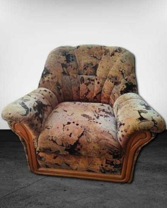 Canapea de 3 locuri + canapea de 2 locuri si un fotoliu  
Doar canapea