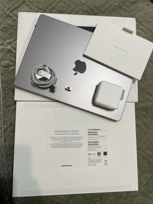 MacBook Pro  14  почти не пользовался срочно продам цена договорная
