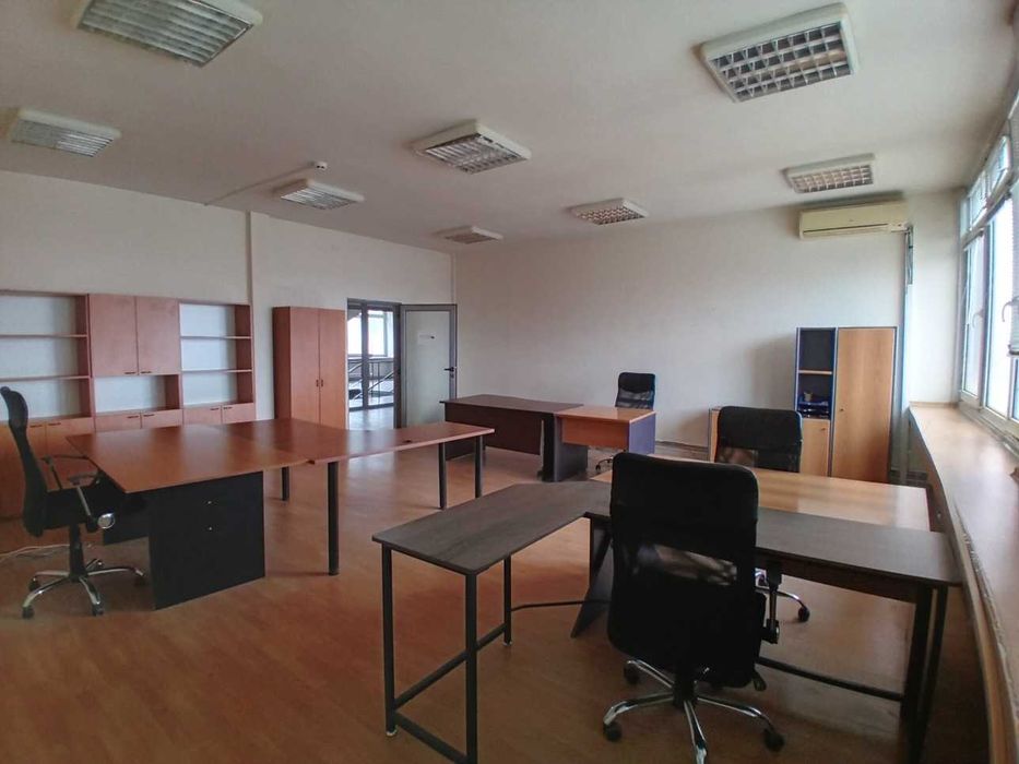 Дава се под наем офис на бул.Стамболийски