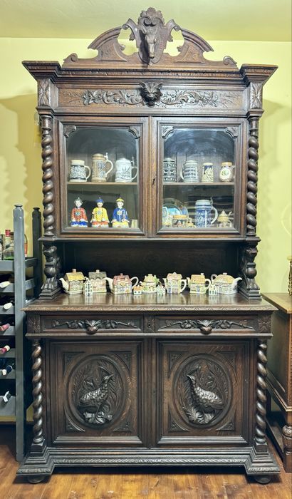 Bufet vitrină antic din lemn masiv sculptat manual