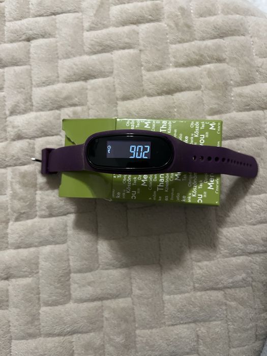 Часы со светодиодным экраном с подсветкой.Наручные часы