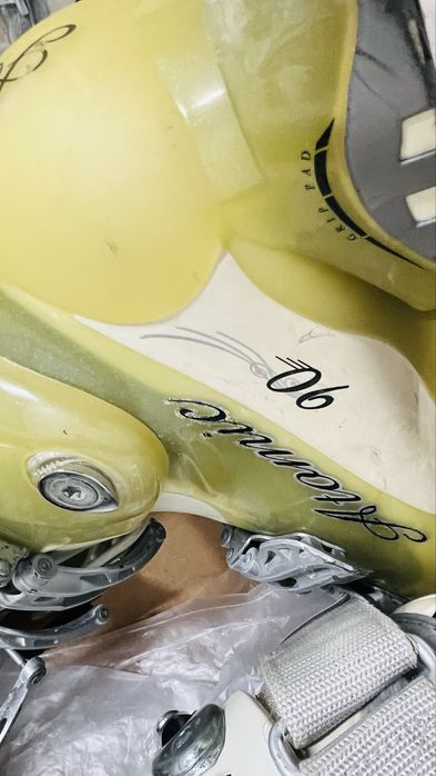 Clapari Atomic marime 24 stare buna, interior blanita foarte comoda