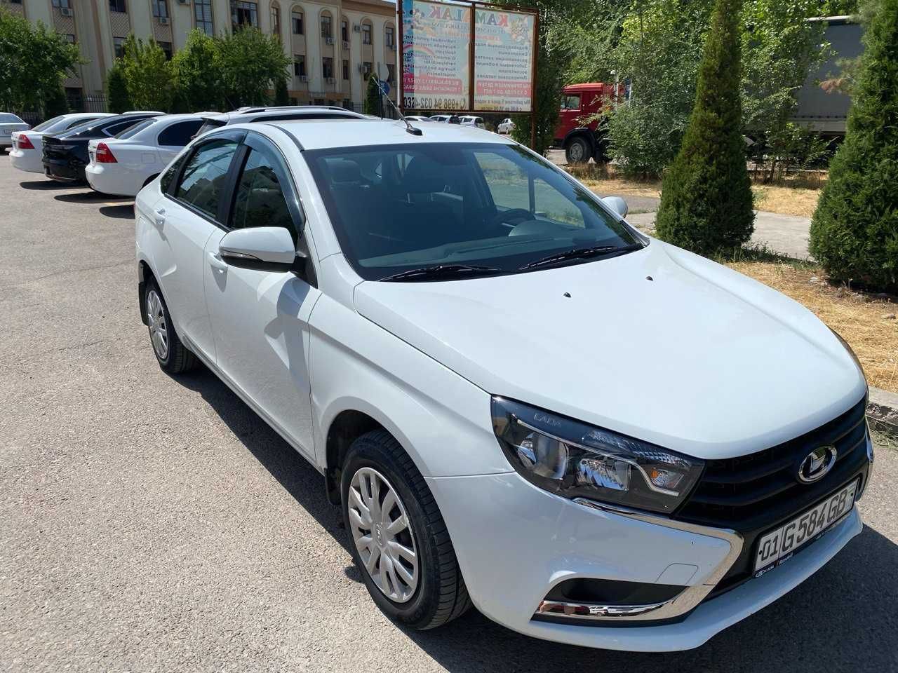 Lada Vesta седан 1,6 механика - 2019 г