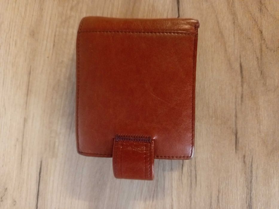 Продавам портфейл от естествена кожа ATR