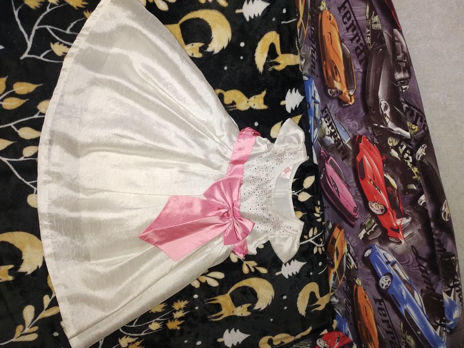 Платье нарядное на девочку 4-6 лет