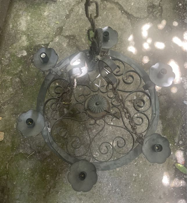 Vând lustră din fier forjat